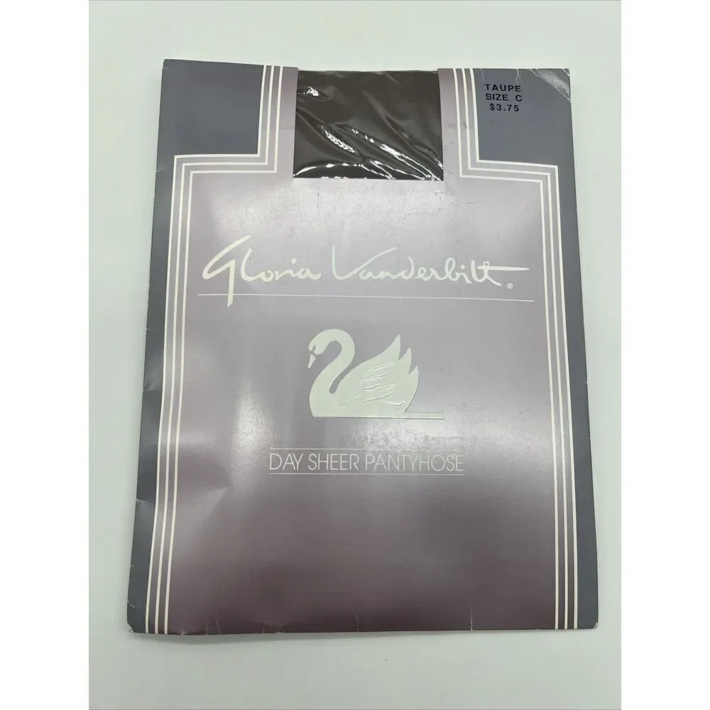 Vintage NWT Gloria Vanderbilt Daysheer Pantyhose  Sandlefoot Taupe Size C